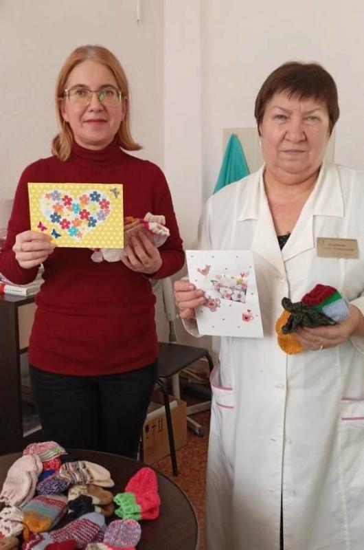 Теплые носочки для детей от «серебряных» волонтёров «Спутника»