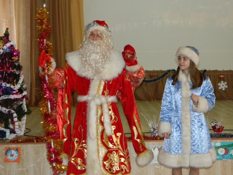 Дед Мороз и Снегурочка поздравили подопечных «Спутника»