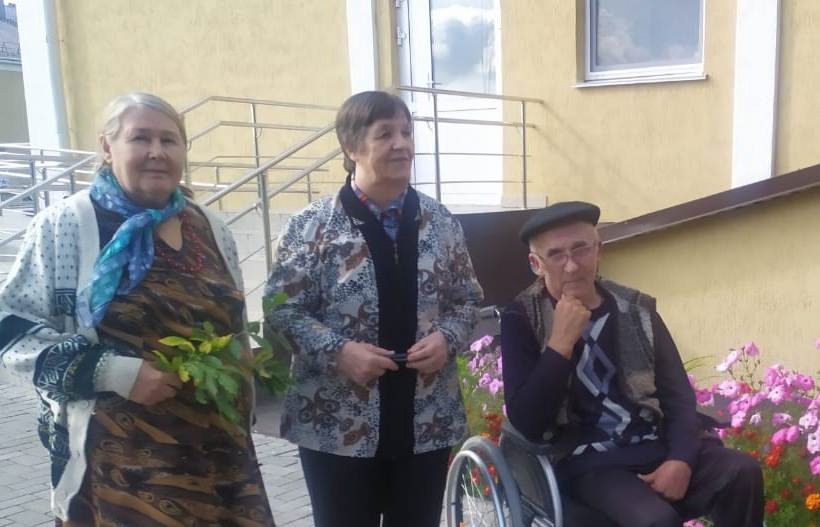 «Где-то багульник на сопках цветёт…»