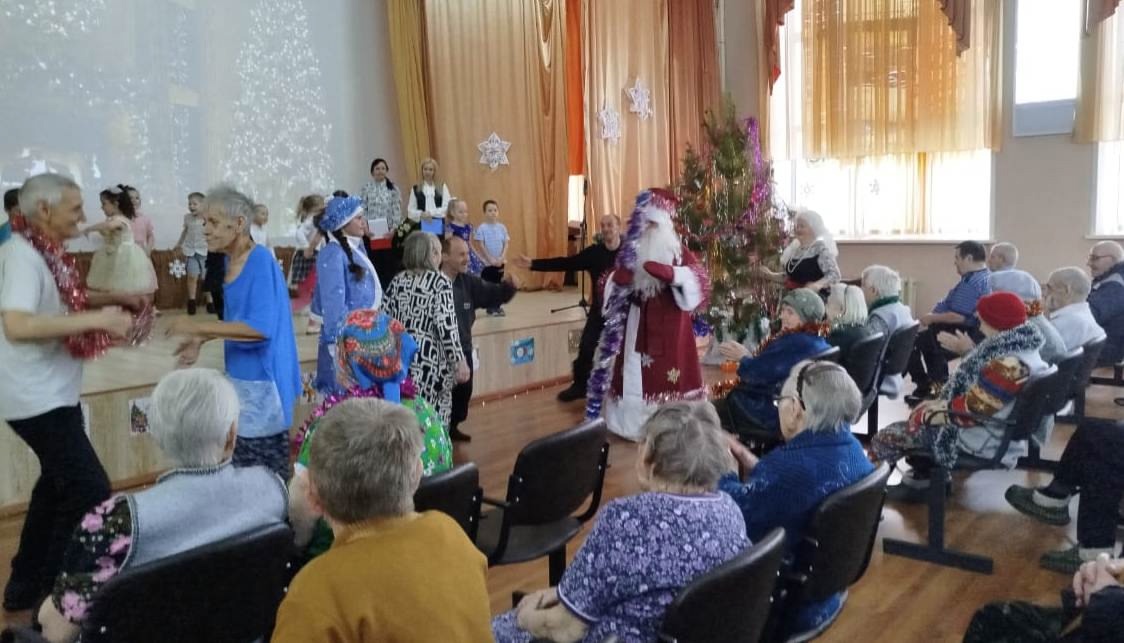 А у нас Новый год! Встанем дружно в хоровод!