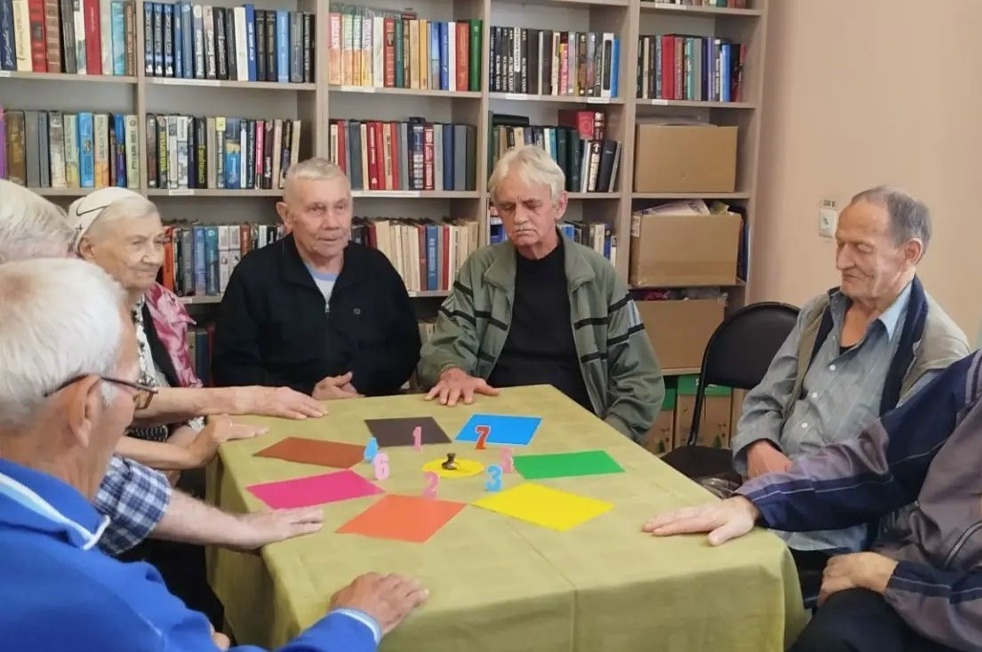 Чёрный ящик и азарт: как старшее поколение играет в «Что? Где? Когда?».