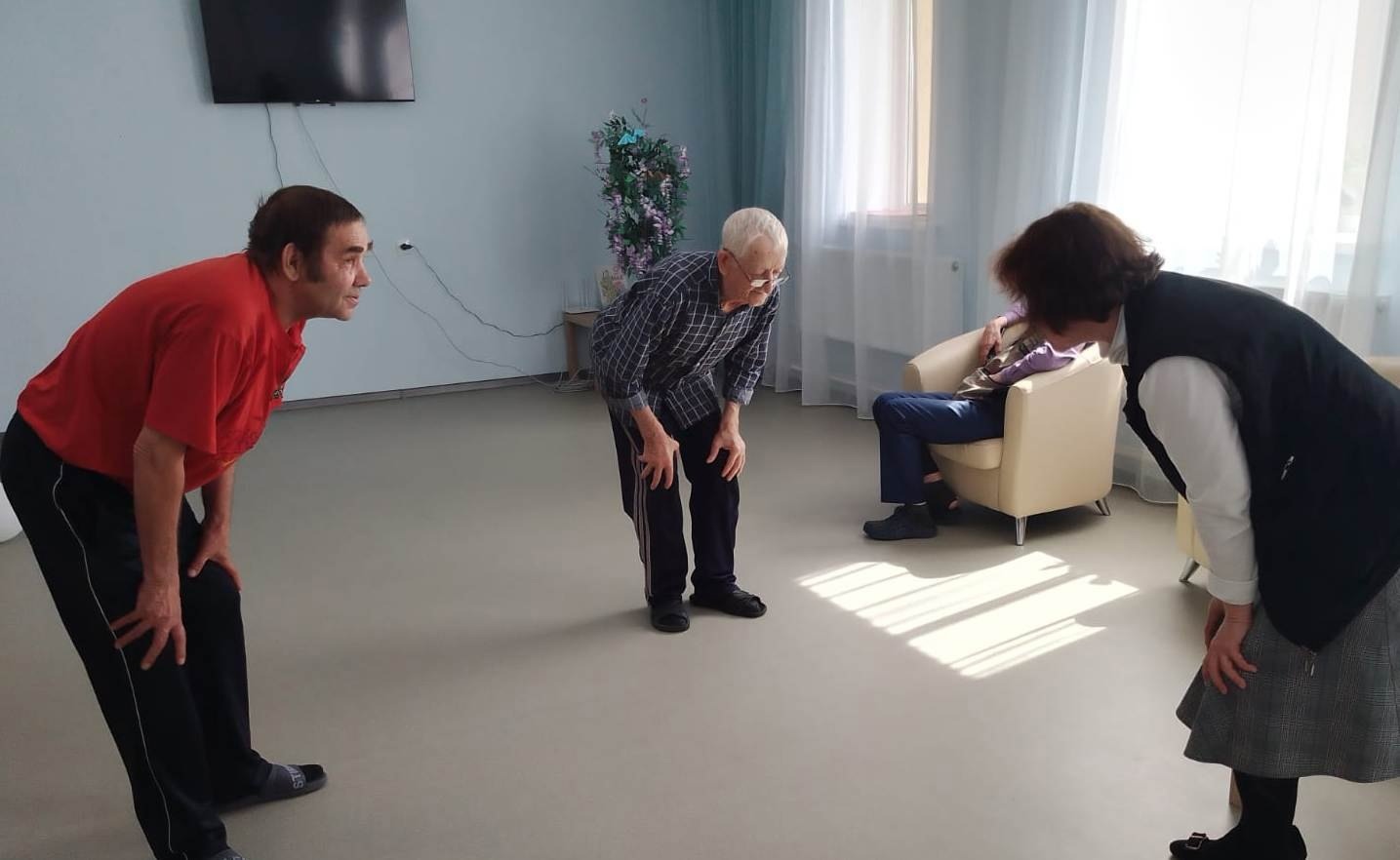 Зарядка дух укрепляет и здоровья прибавляет.