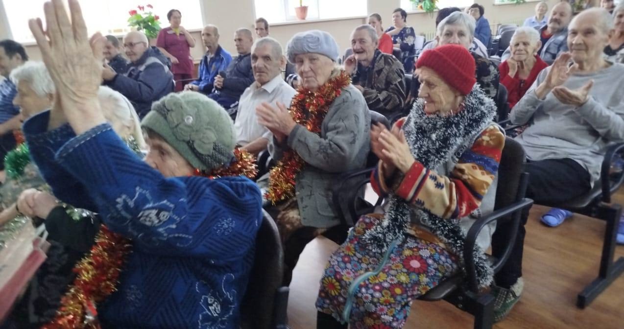 А у нас Новый год! Встанем дружно в хоровод!