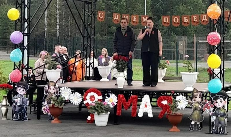 Подвигу жить в веках!