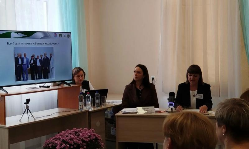 Диалог о системном подходе к заботе о старшем поколении.