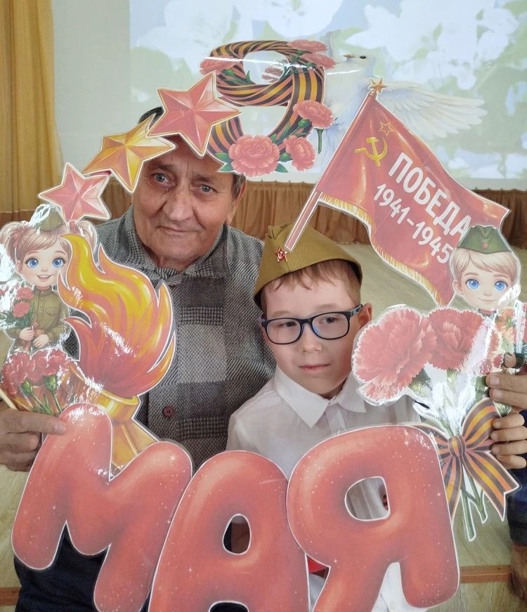 Победный май: малыши поздравили ветеранов «Спутника»