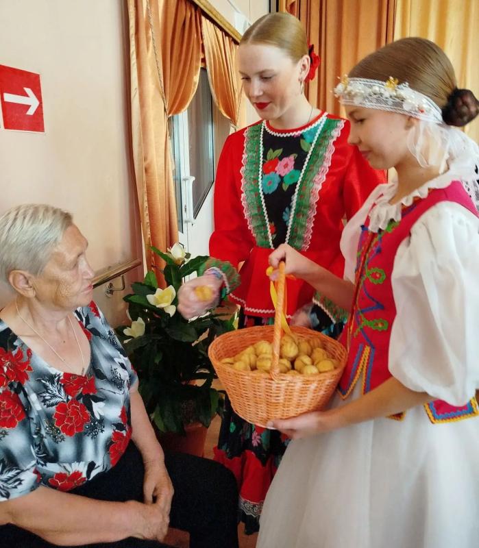 Ореховый Спас в кругу друзей