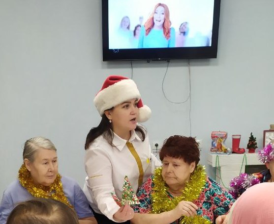 Новогодняя ёлочка в красивом наряде.   