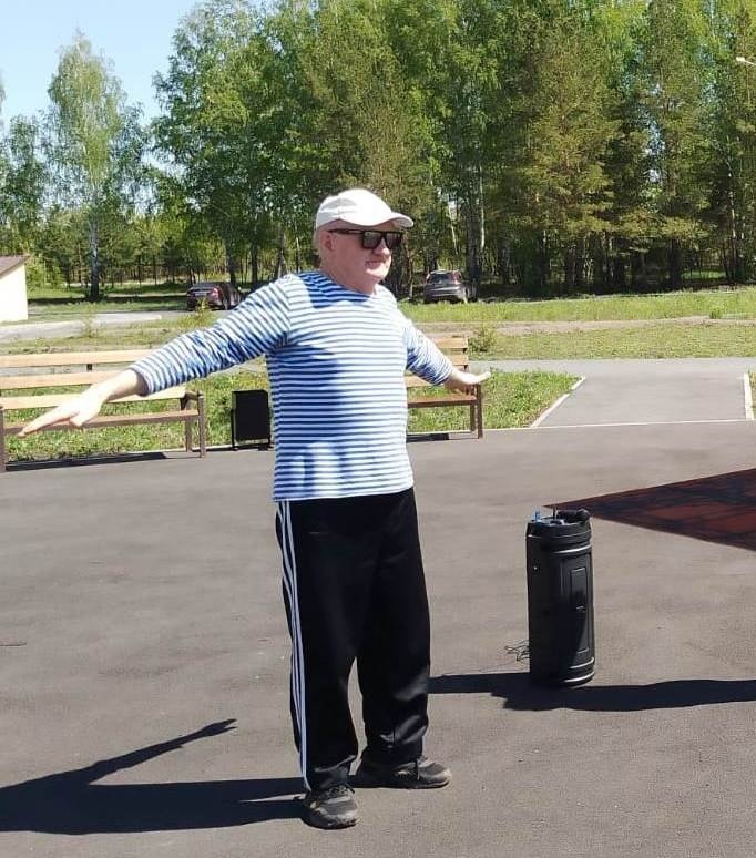 Зарядка дух укрепляет и здоровья прибавляет.