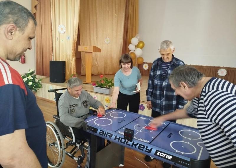 В аэрохоккей играют настоящие мужчины!