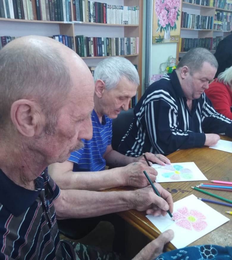 Волшебная коробка с карандашами