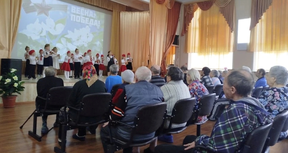 Победный май: малыши поздравили ветеранов «Спутника»