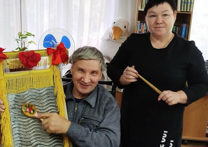  Ретро-посиделки «Под звуки старой пластинки»