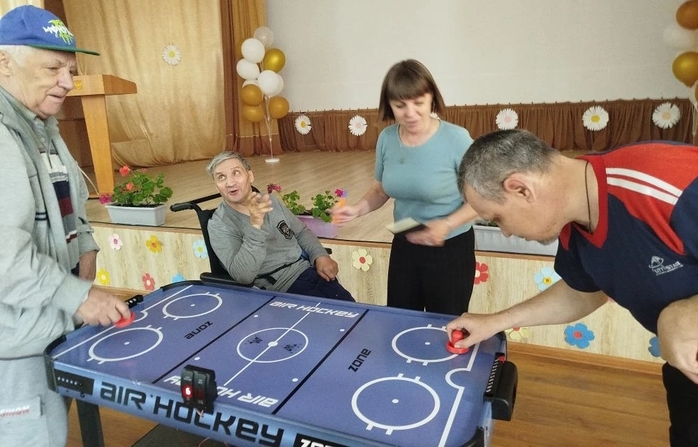 В аэрохоккей играют настоящие мужчины!