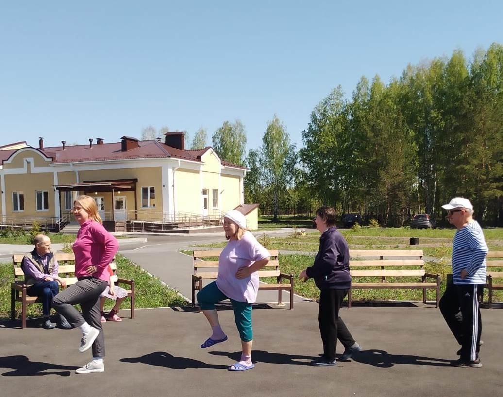 Зарядка дух укрепляет и здоровья прибавляет.