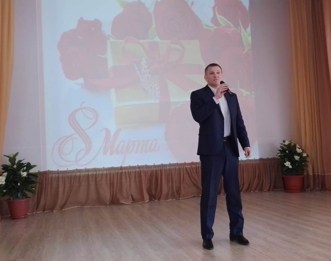 С праздником, дорогие женщины!