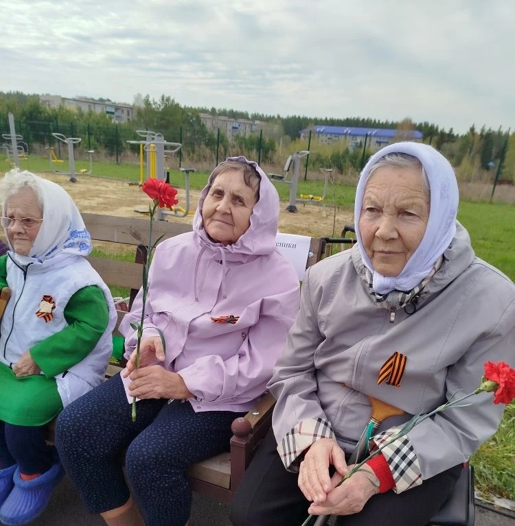 Подвигу жить в веках!