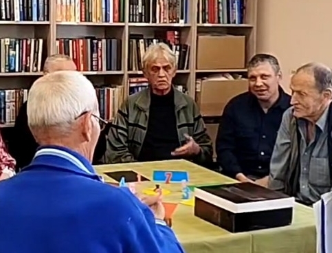 Чёрный ящик и азарт: как старшее поколение играет в «Что? Где? Когда?».