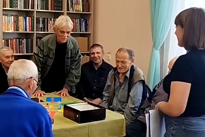 Чёрный ящик и азарт: как старшее поколение играет в «Что? Где? Когда?».