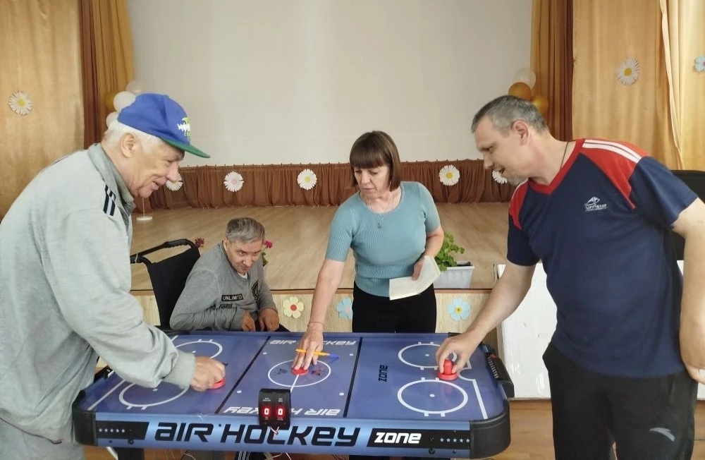 В аэрохоккей играют настоящие мужчины!