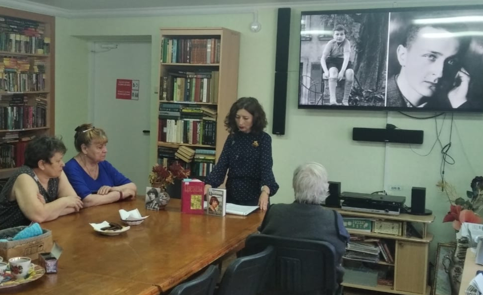 Поэтическое кафе «Портрет на холсте истории»  ( к 130 – летию со дня рождения Марины Цветаевой)