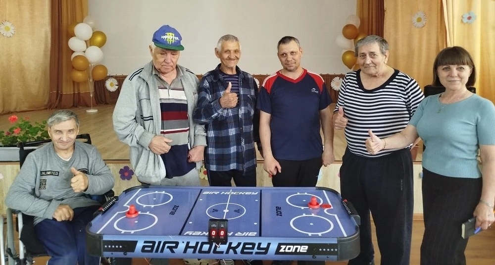 В аэрохоккей играют настоящие мужчины!