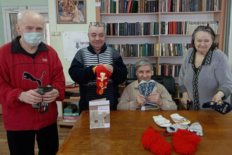 Тёплая посылка для подопечных «Спутника»
