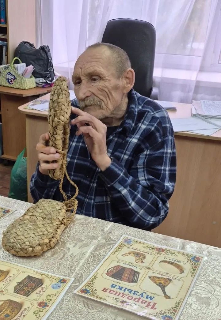  Ретро-посиделки «Под звуки старой пластинки»