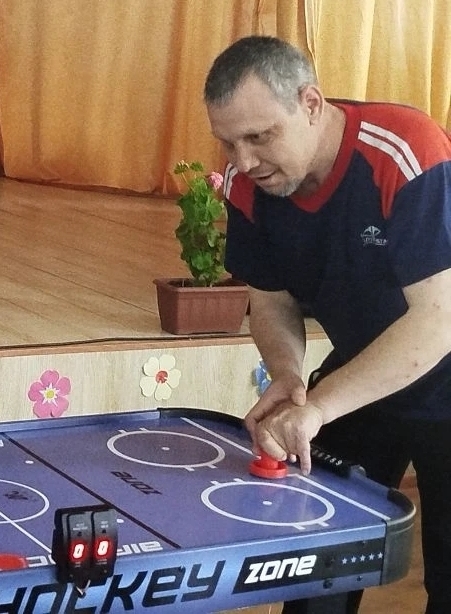 В аэрохоккей играют настоящие мужчины!