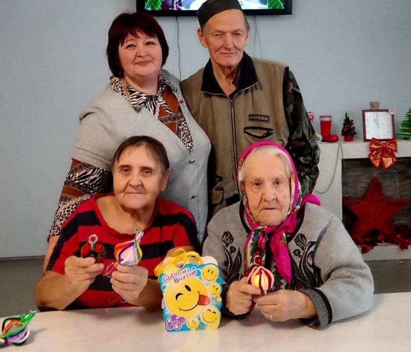 Новогодние фонарики украсят «Спутник»