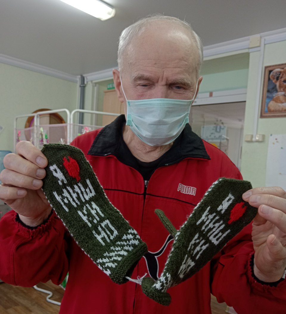 Тёплая посылка для подопечных «Спутника»