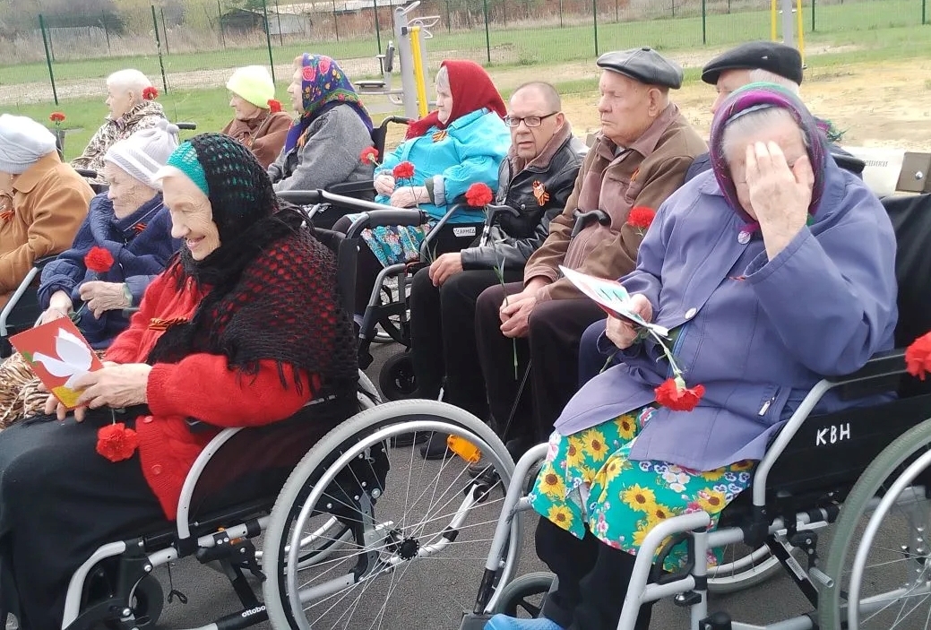Подвигу жить в веках!