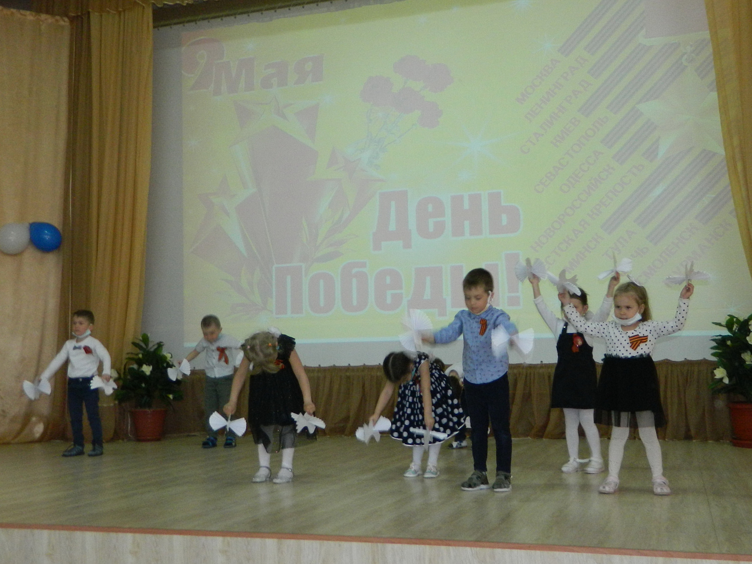 Воспитанники детского сада в гостях у «Спутника»