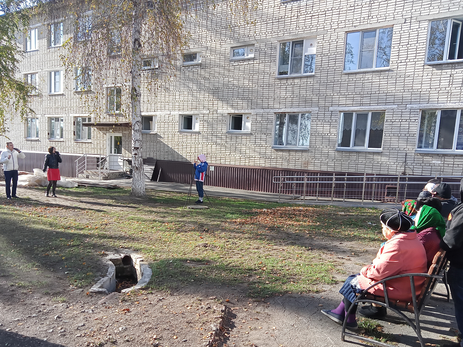 «А в сердце молодость поёт»