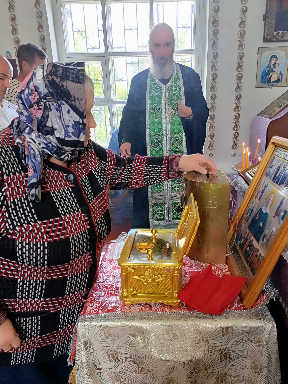 У подопечных «Спутника» появилась возможность поклониться мощам  Святой Матроны Московской.