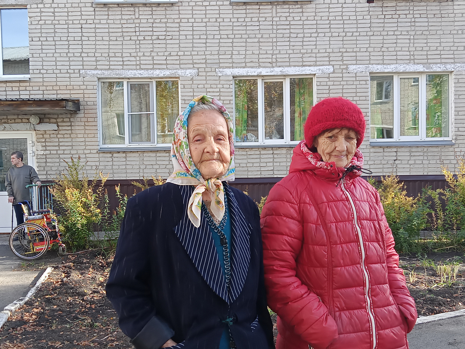 «А в сердце молодость поёт»