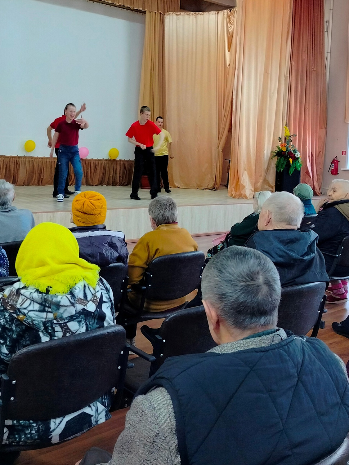  При солнышке - тепло, при матери – добро