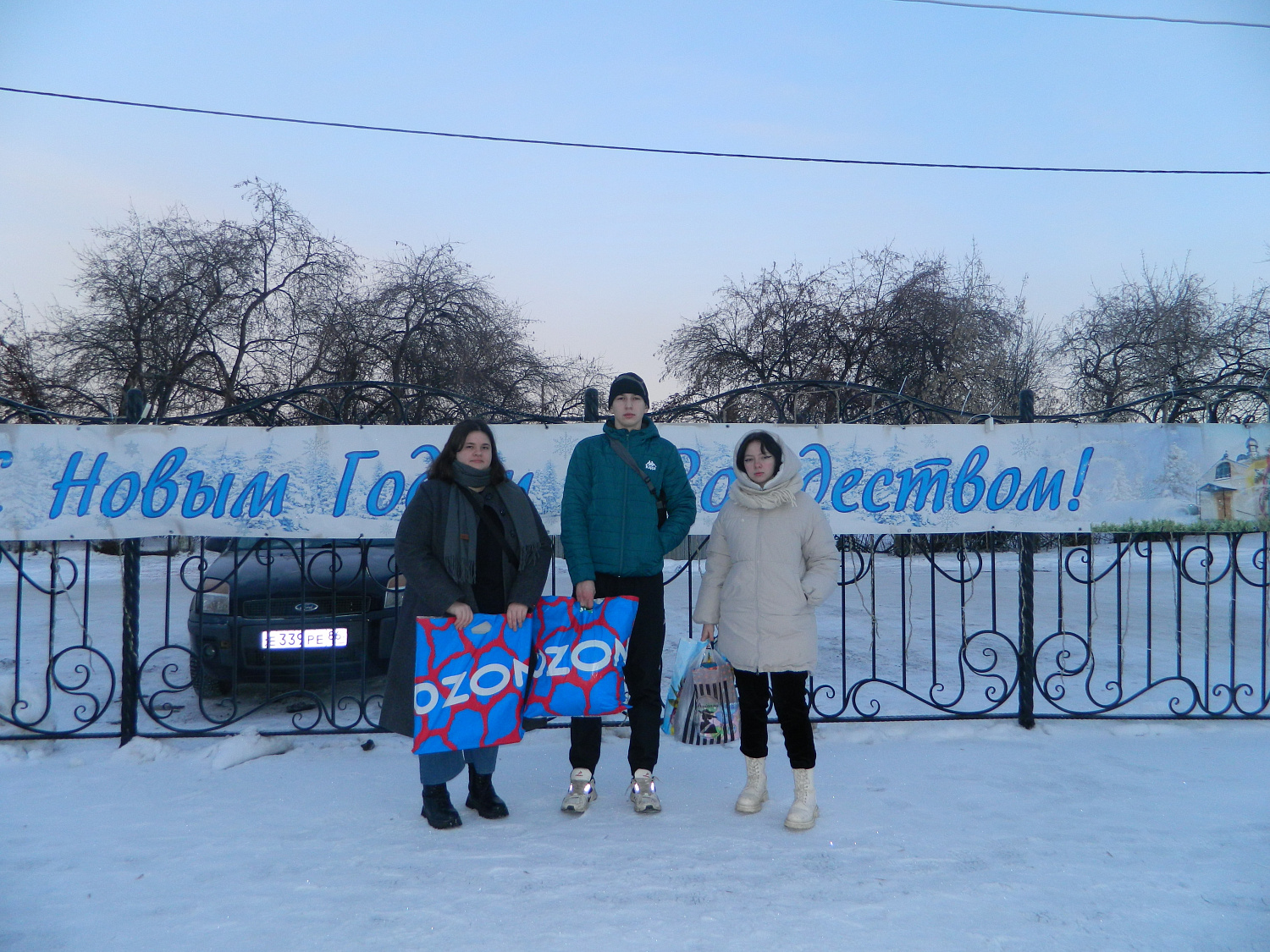В Новый год с добрыми делами!  Волонтеры поздравили пожилых людей в преддверии Нового года