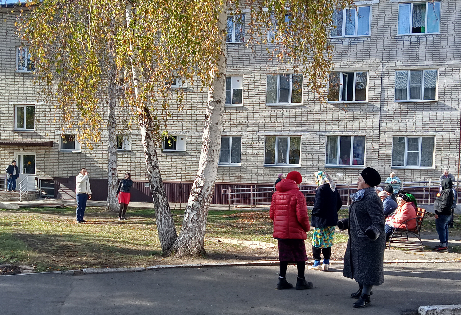 «А в сердце молодость поёт»
