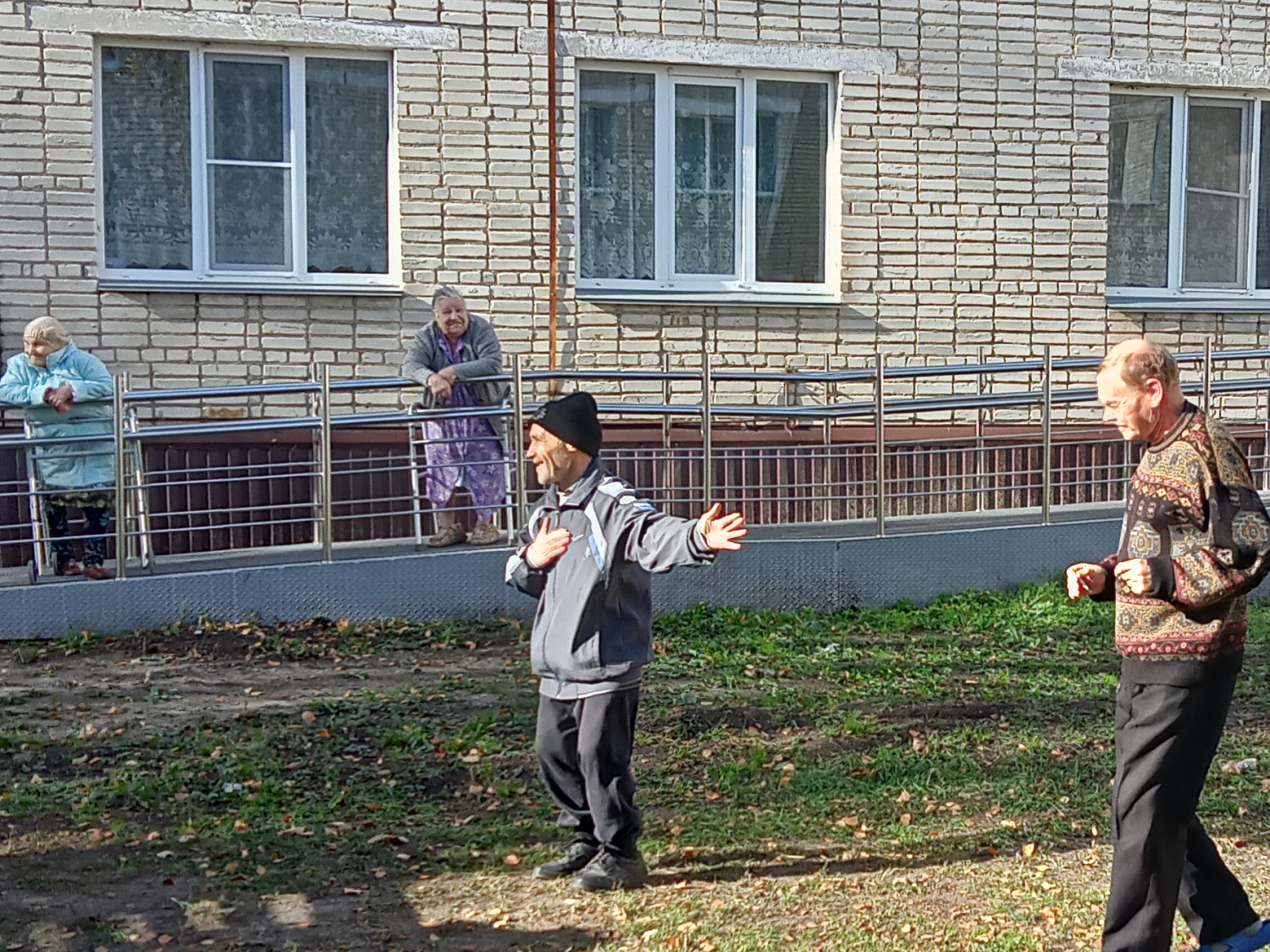 «А в сердце молодость поёт»