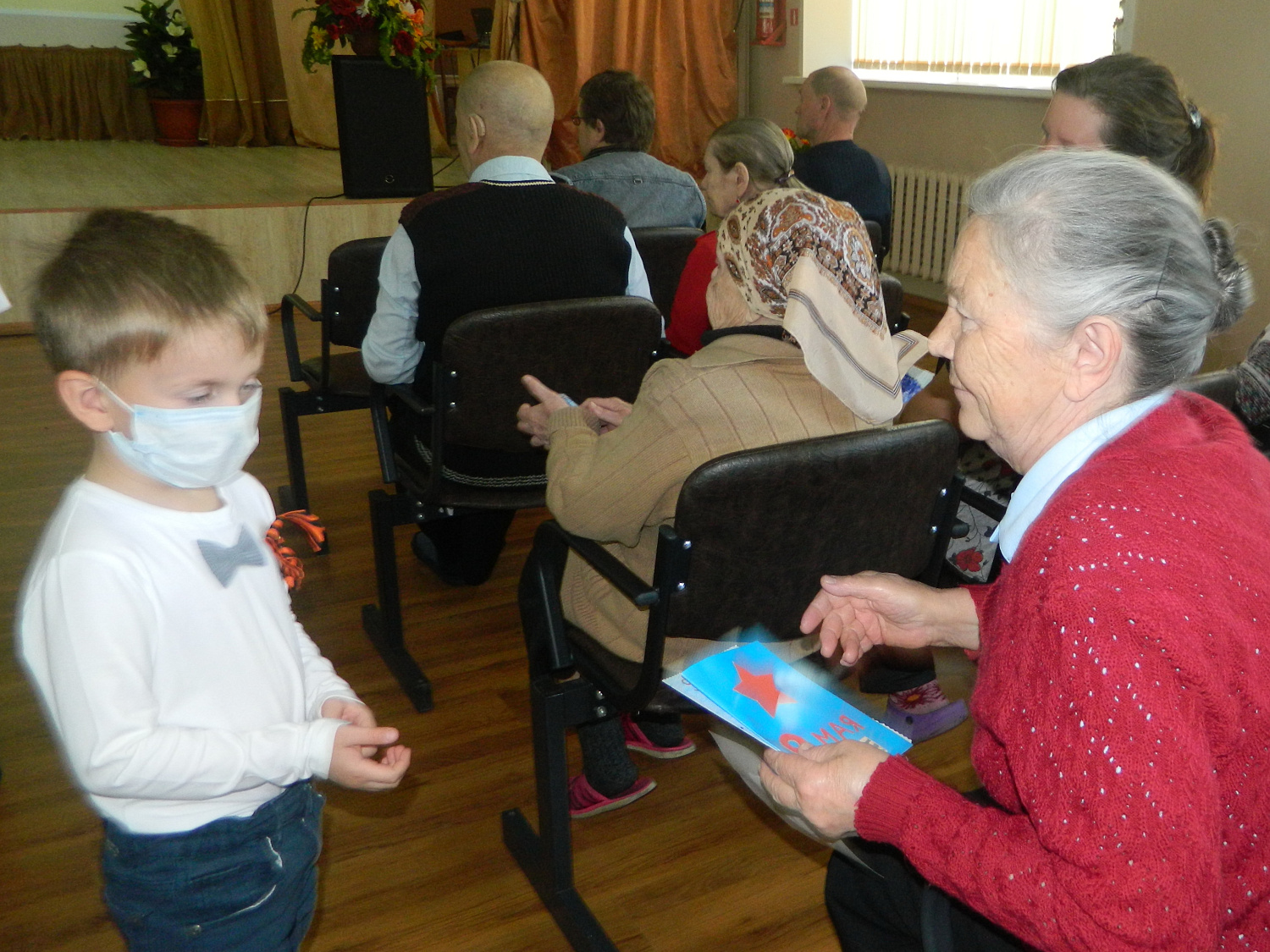 Воспитанники детского сада в гостях у «Спутника»